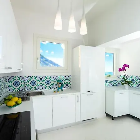 Villa Seafront Allegra *